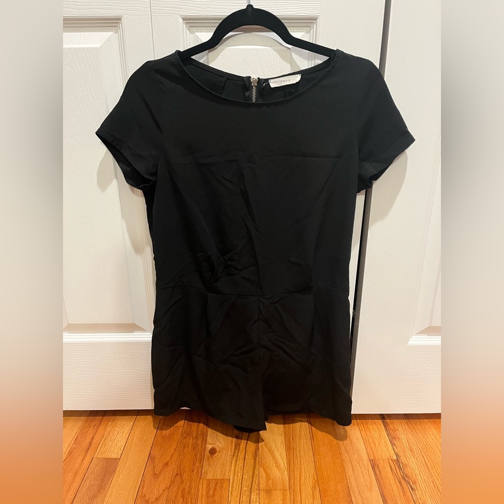 Lush Romper. Color: Black. Size: Medium.